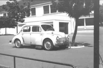 4cv 1970 réduit.jpg