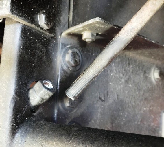 Snapped_tie_rod_04.jpeg