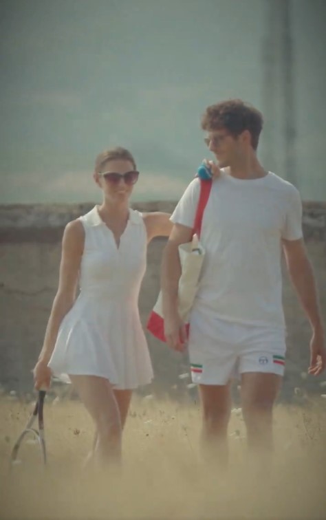 Tennis élégant quand on a une Morgan !.jpg