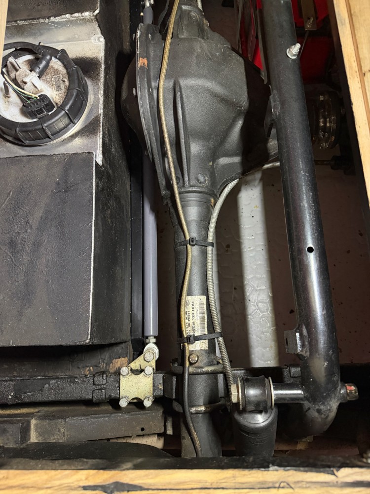 vu sous le bac à outil 3.jpeg